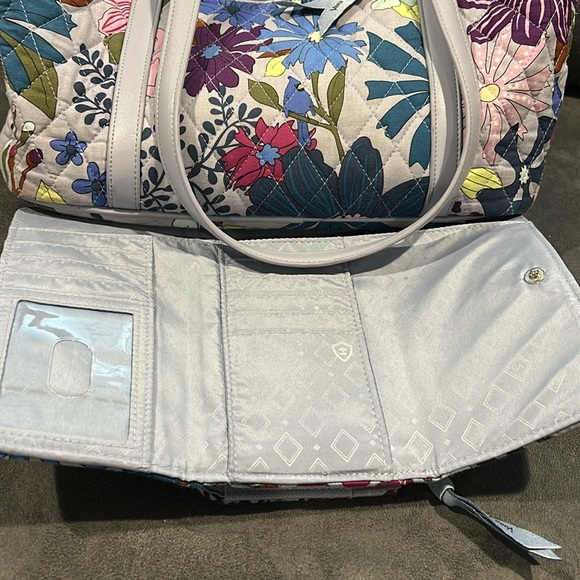 Vera Bradley Bengal Lily Small Trimmed Vera Tote Bag & RFID Smartphone Wristlet - Picture 8 of 9